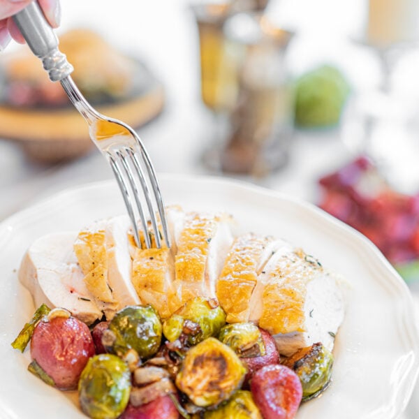 Simple and Juicy Roasted Chicken with Thyme